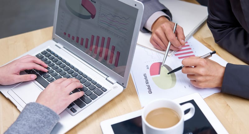 el porcentaje de becas tramitadas por universidad