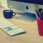 Ordenador y lapicero